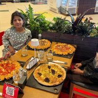 O iesire la pizza si jucarii pentru copiii familiei Vekony