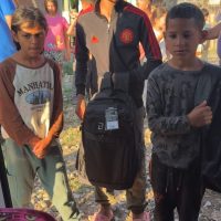 Ghiozdane noi pentru copiii familiei Racoltea, la inceput de an scolar